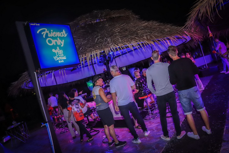 Friends Only Cocktail Bar - Phuket.Net