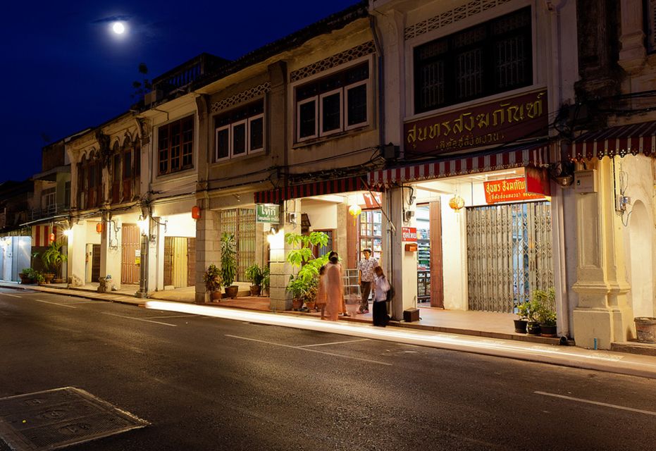 Phuket Private Car or Minibus Rental with Driver