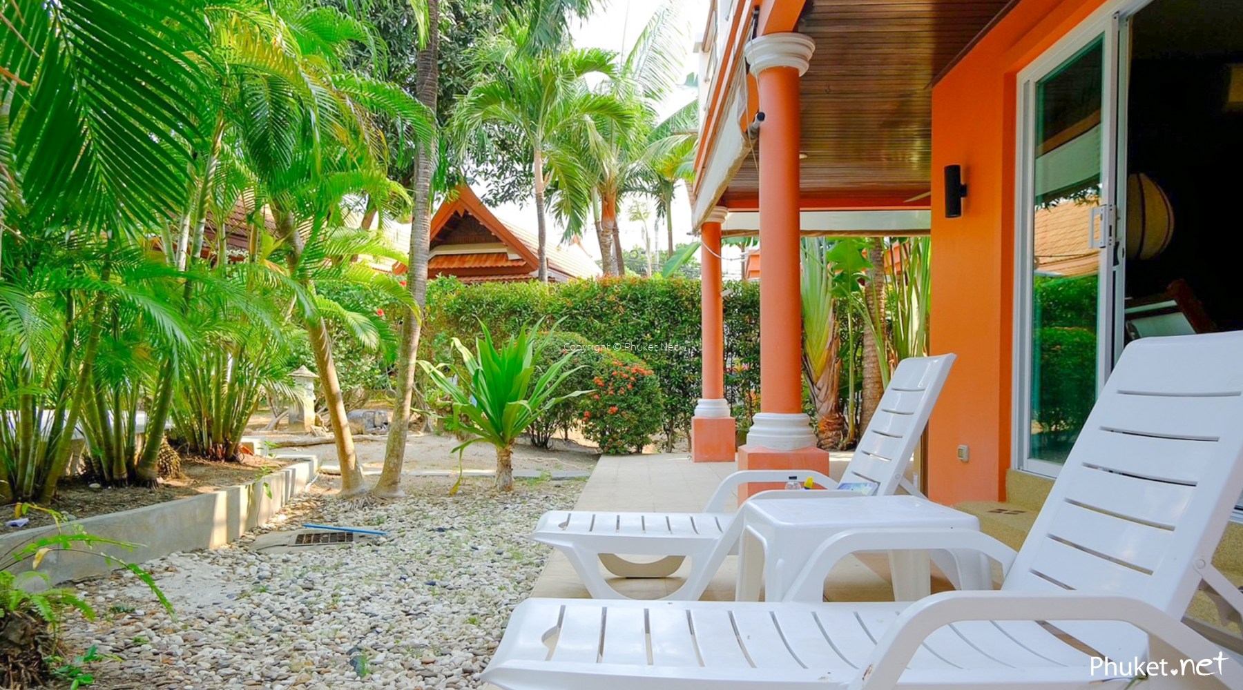 Comfortable Thai House in Samakee Village Nai Harn 3 beds/2 baths
