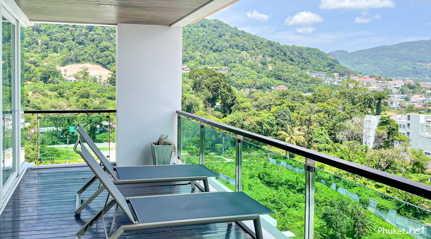 Classy Sea View Condo at The Privilege Baycliff Patong 2 beds/2
