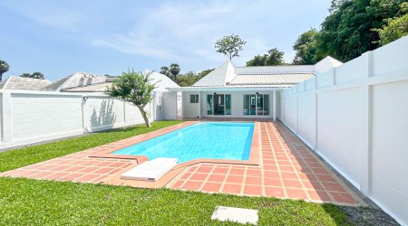 Contemporary Compact Family Villa in Paklok