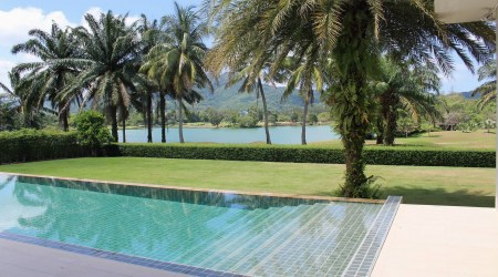 Lake view villa in Kathu golf community