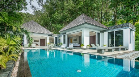 3-storey Sea View Villa Overlooking the sea in Layan