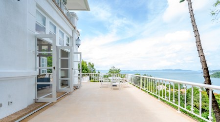 Impressive Bay View Villa in Ao Por